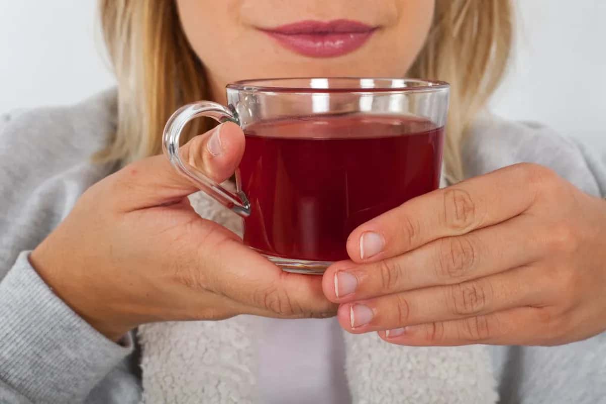 Jak zrobić herbatę z liści malin? Pełny poradnik krok po kroku.